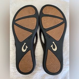 Size 9 Brown Olukai Sandals